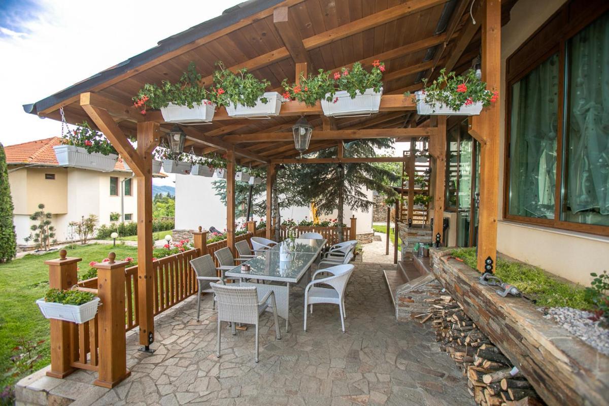 Vila Gardenia Gumoshtnik Exterior photo
